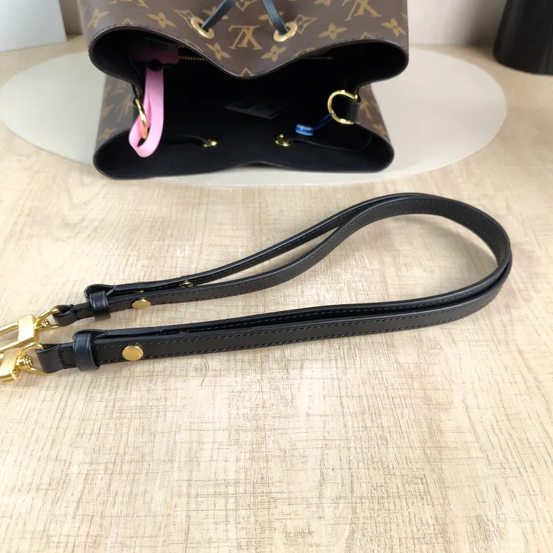 Louis Vuitton Shoulder Bag NÉONOÉ Bucket Bag Black PVC Medium 26 × 17.5 × 26 cm — detail view 9 of 11