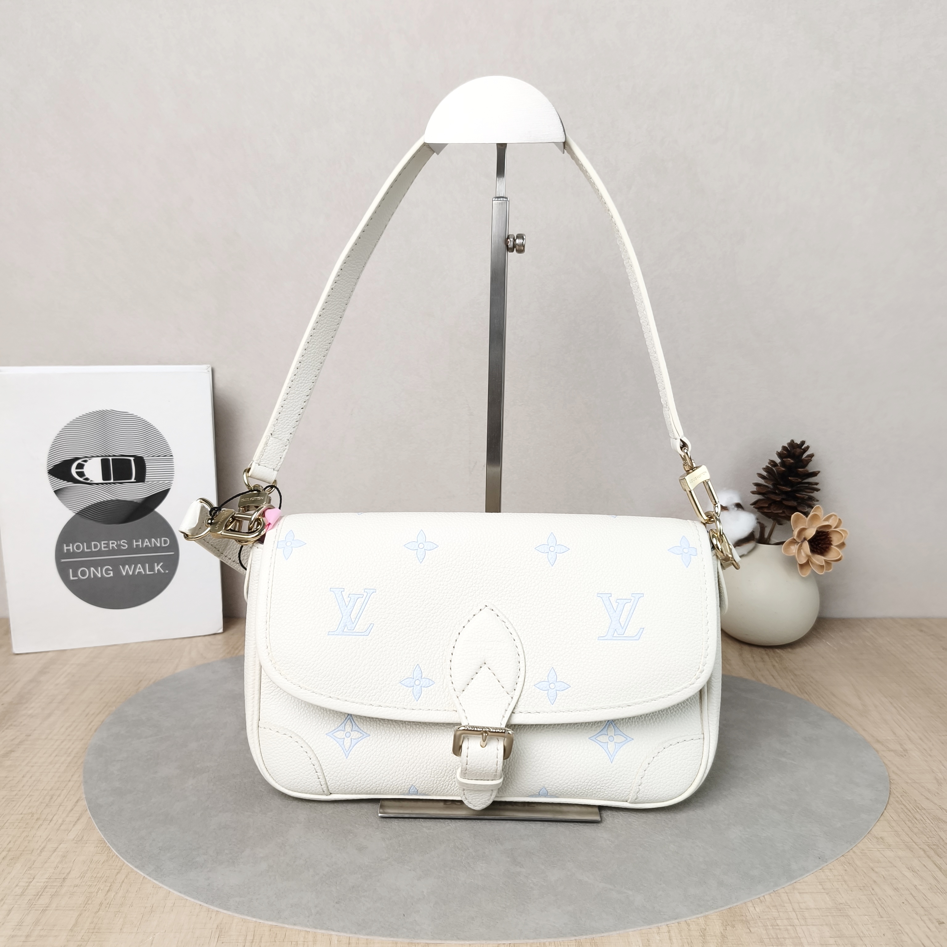 Louis Vuitton Crossbody Bag Diane Baguette Bag White · Blue Empreinte Embossed Calfskin Monogram Small24 × 9 × 15 cm