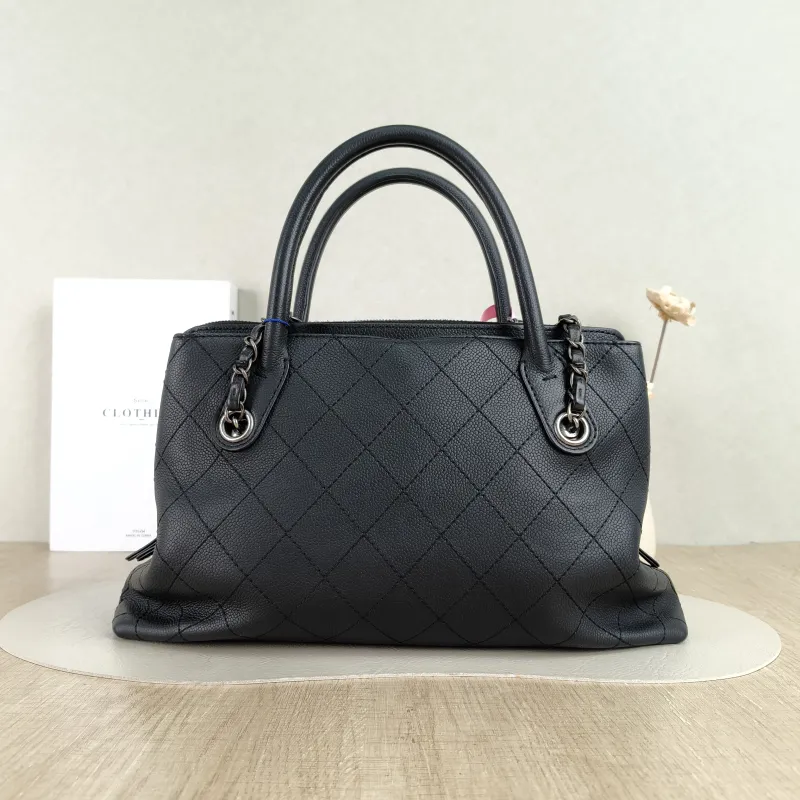 Chanel Shoulder Bag Tote Bag Grained Calfskin One Size 34 × 9 × 21 cm 22 — cover view 3 of 5