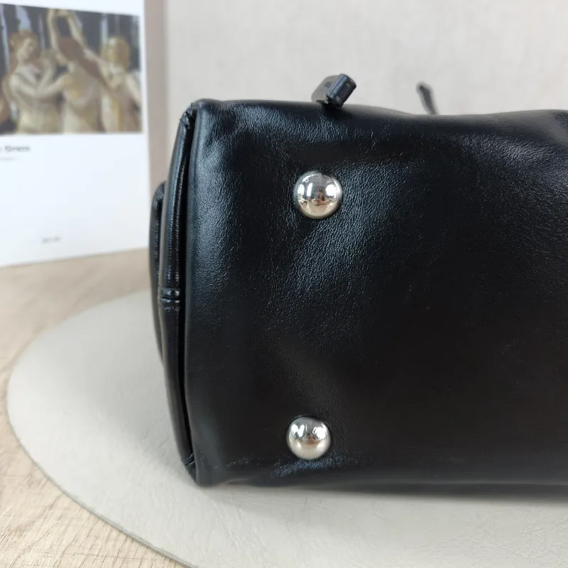 Louis Vuitton Crossbody Bag Carryall Cargo Vibe Black SL ambskin Small 33.5 × 15 × 23 cm — detail view 7 of 10