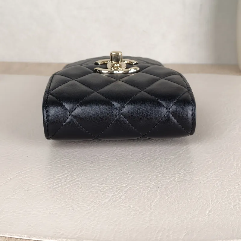 Chanel Crossbody Bag Crossbody Bag Black Lambskin One Size10 × 2 × 17 cm — detail view 1 of 10