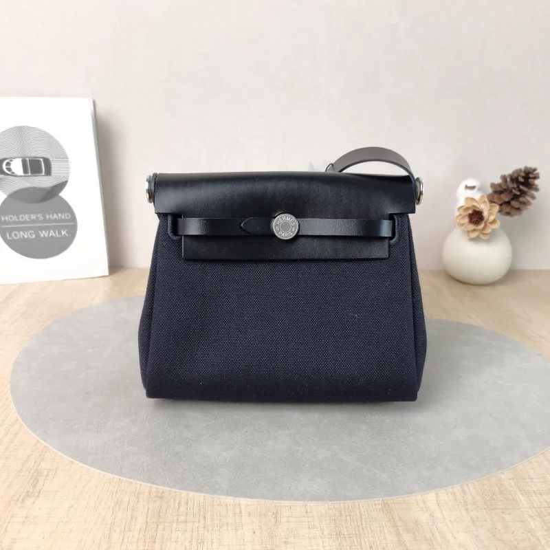Hermès Crossbody Bag Herbag Zip 2089Black Calfskin，Canvasmini20.5 × 7 × 16.5 cm