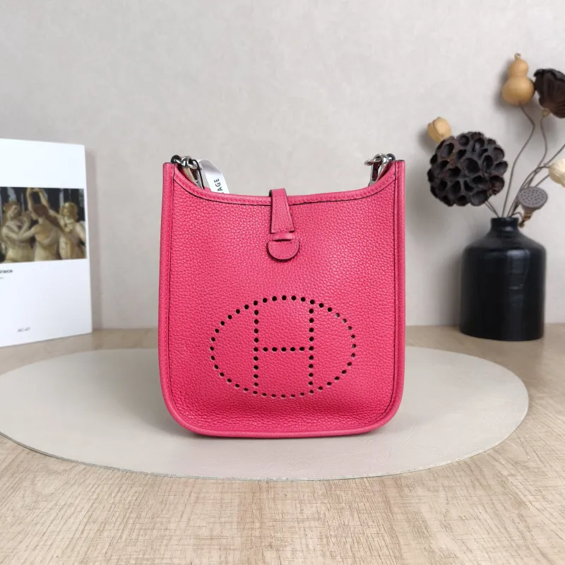 Hermès Crossbody Bag Evelyne Mini 16 Mini 16OD Rose Mexico Taurillon Clemence TC Calfskinmini17 × 5.5 × 18 cm