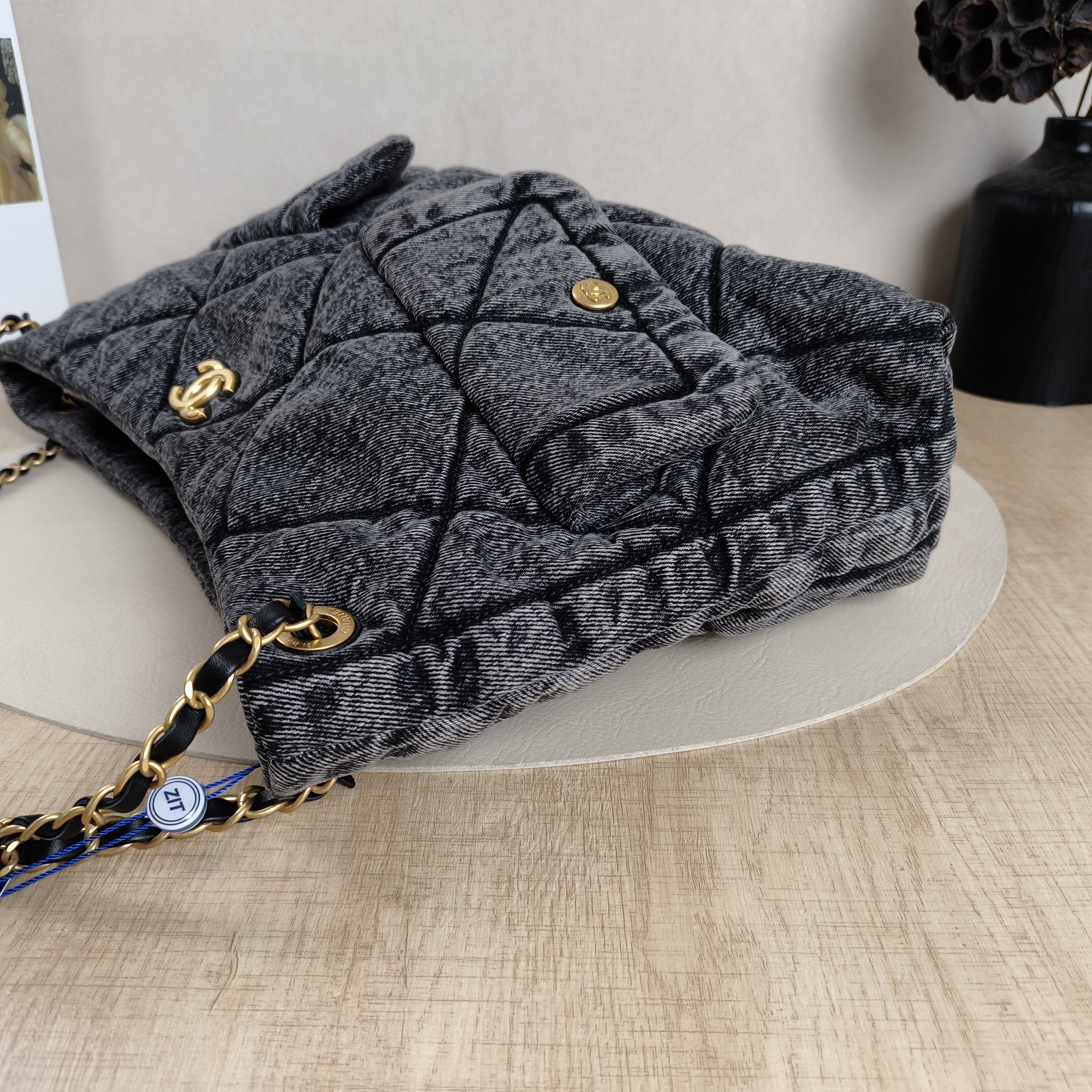 Chanel Shoulder Bag25k Shoulder Bag Black Medium38 × 11 × 26 cm — cover view 4 of 10