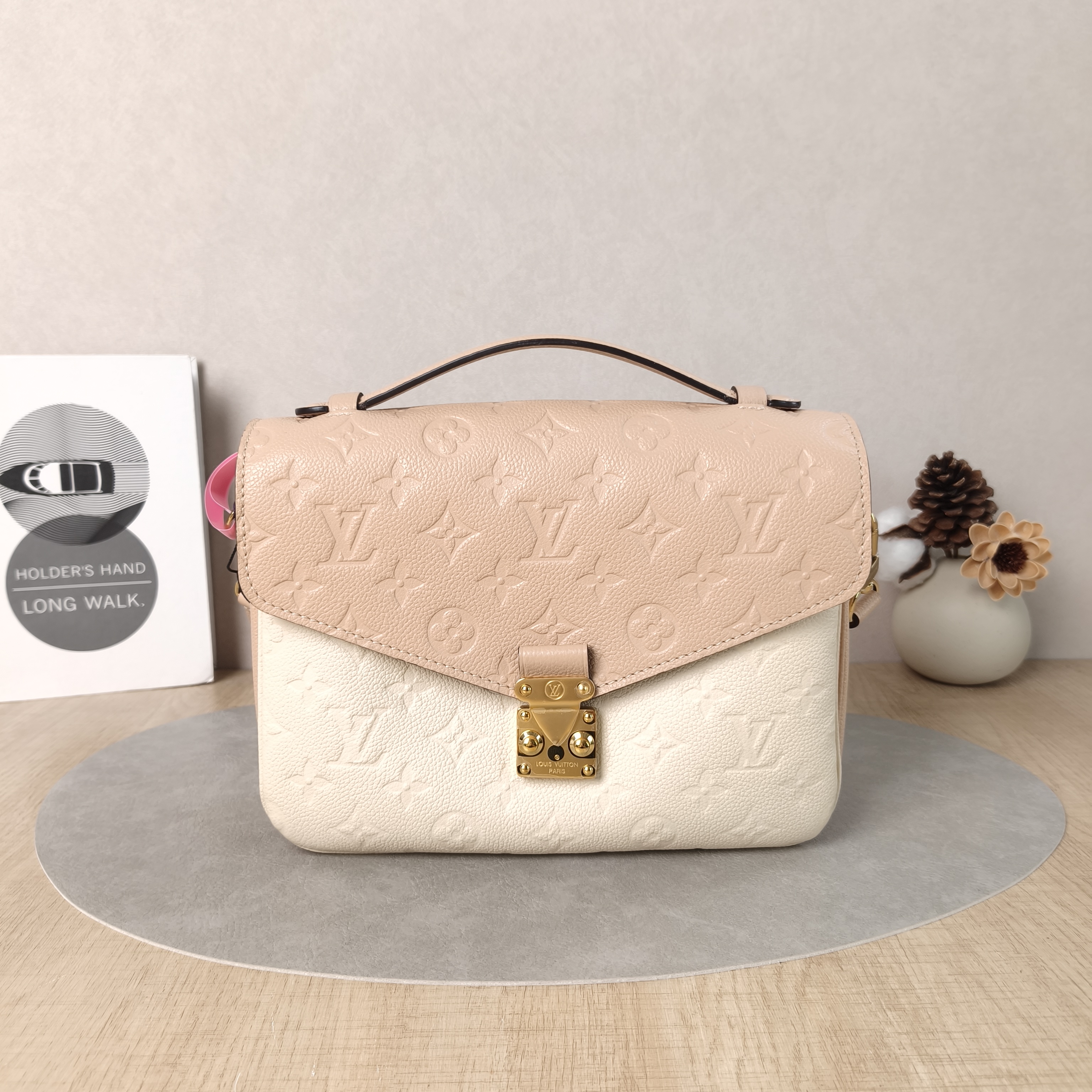 Louis Vuitton Crossbody Bag Pochette Métis Taupe · White Empreinte Embossed Calfskin Monogram Medium25 × 7 × 19 cm