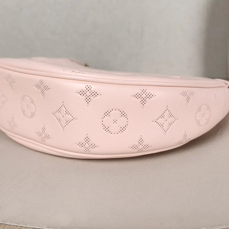 Louis Vuitton Crossbody Bag Loop Pink Calfskin Small 23 × 6 × 13 cm — detail view 11 of 12