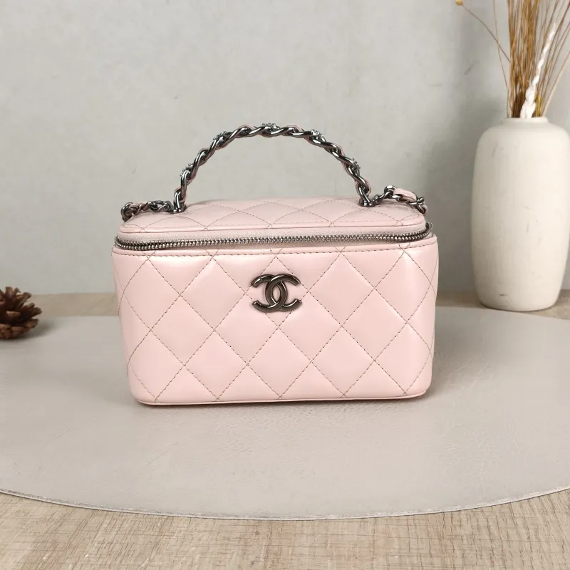 Chanel Crossbody Bag Edition Pink Calfskin Mini 16 × 8 × 9.5 cm