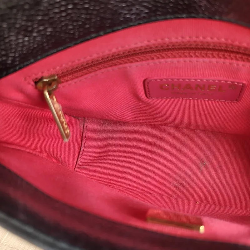 Chanel Crossbody Bag Black Grained Calfskin 20 × 7 × 15 cm — detail view 6 of 11