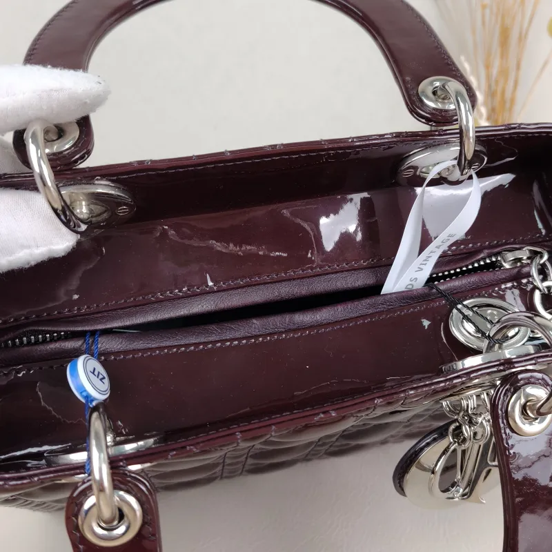 DIOR Top Handle Bag Lady Lady Dior Bag Red Patent Leather Medium24 × 12 × 21 cm — detail view 3 of 13