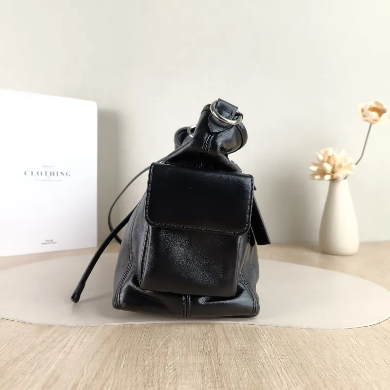 Louis Vuitton Crossbody Bag Carryall Cargo Vibe Black SL ambskin Small 33.5 × 15 × 23 cm — detail view 7 of 12