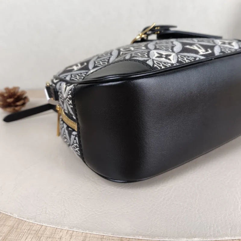 Louis Vuitton Crossbody Bag Deauville Camera Bag 1854 Calfskin Mini 21 × 7 × 16 cm — detail view 1 of 14