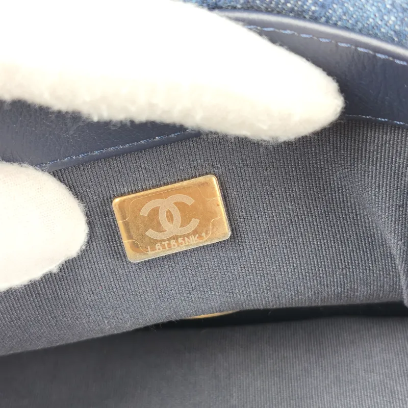 Chanel Crossbody Bag 19Bag Blue Small 26 × 9 × 16 cm — detail view 12 of 15
