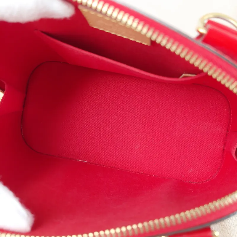 Louis Vuitton Crossbody Bag Alma BB Patent Leather BB 23.5 × 11.5 × 17.5 cm — detail view 8 of 11