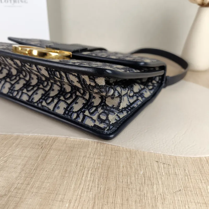 DIOR Crossbody Bag 30Montaigne 30 Edition Canvas Medium 25 × 9 × 16.5 cm — detail view 11 of 11