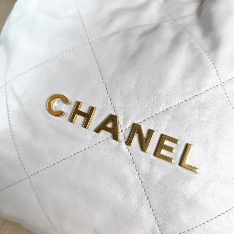Chanel Shoulder Bag 22Bag White CC alfskin Small 35 × 7 × 37 cm — detail view 8 of 13