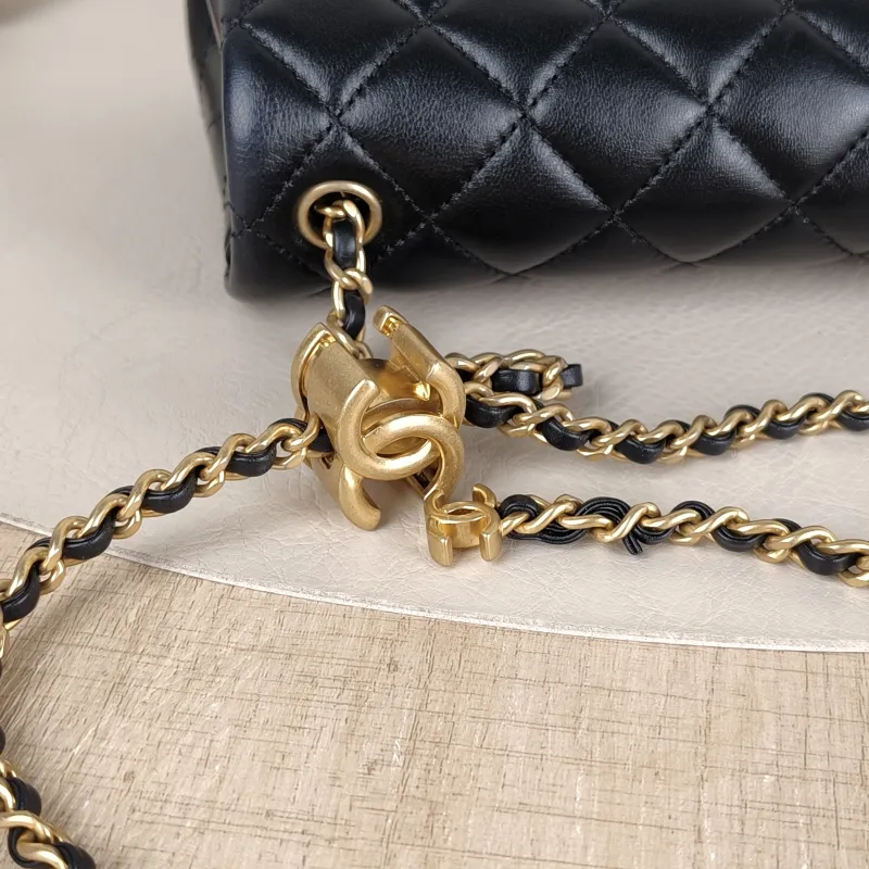 Chanel Crossbody Bag c Black Lambskin Mini 17 × 8 × 13.5 cm — detail view 5 of 15
