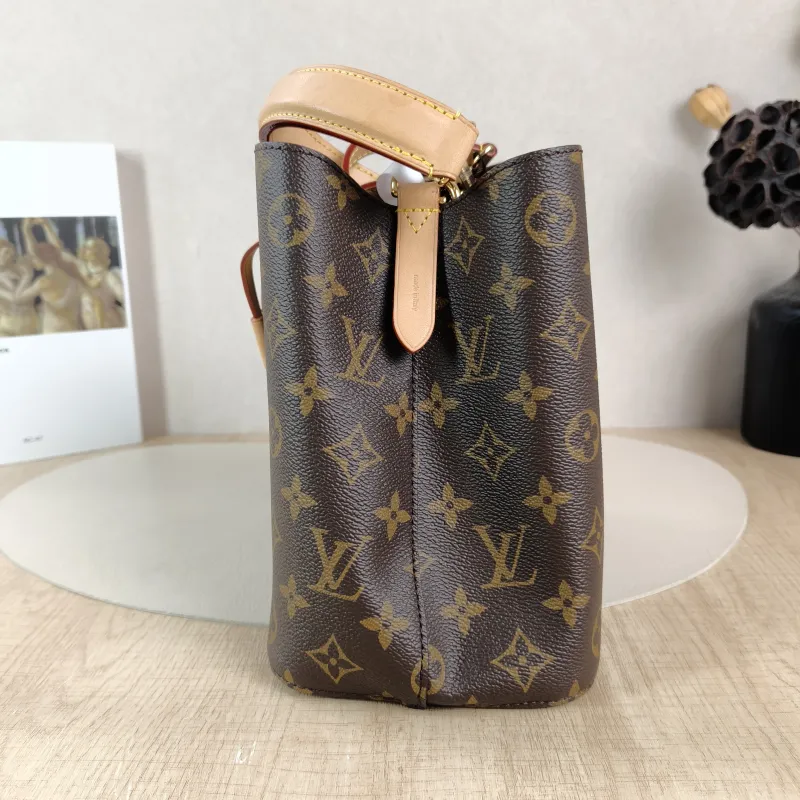 Louis Vuitton Crossbody Bag NÉONOÉ Bucket Bag BB Monogram PVC BB 20 × 13 × 20 cm — detail view 7 of 12