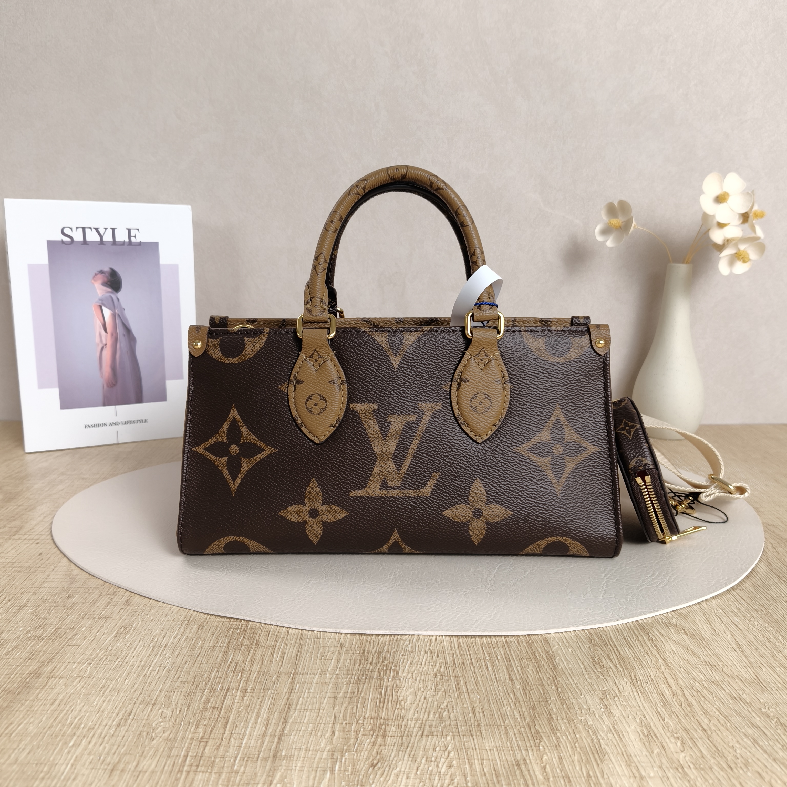 Louis Vuitton Crossbody Bag Onthego East West Monogram PVC Small25 × 10 × 13 cm