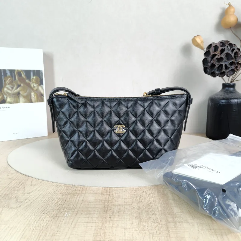 Chanel Crossbody Bag Hobo Vanity Case Bag Black Lambskin One Size19 × 8 × 14 cm — cover view 2 of 6