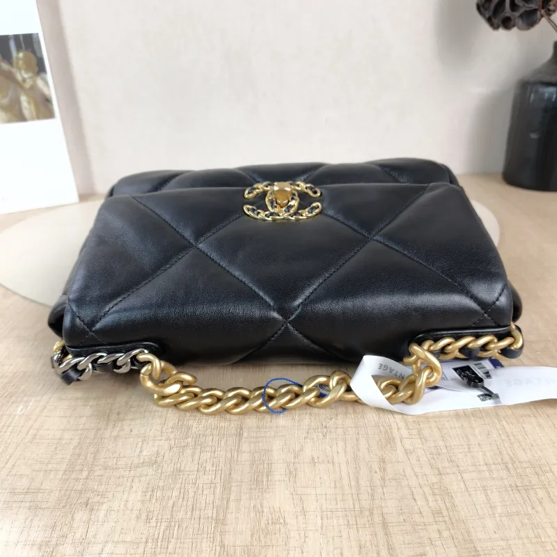 Chanel Crossbody Bag 19Bag Black SL ambskin Small 26 × 9 × 16 cm — detail view 7 of 12