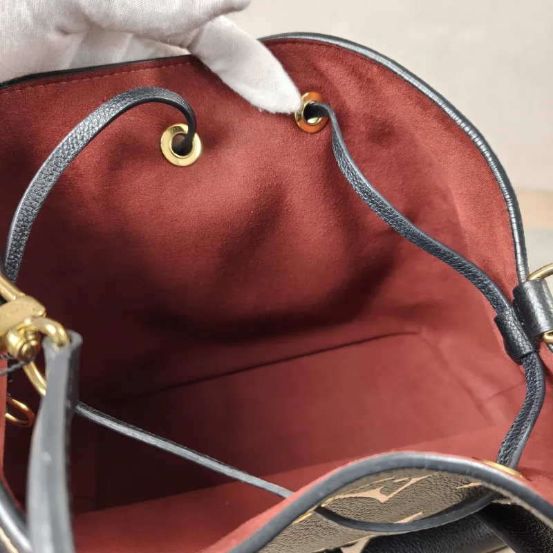 Louis Vuitton Shoulder Bag NÉONOÉ Bucket Bag Black · White Monogram Empreinte Embossed Calfskin Medium26 × 17.5 × 26 cm — detail view 5 of 10