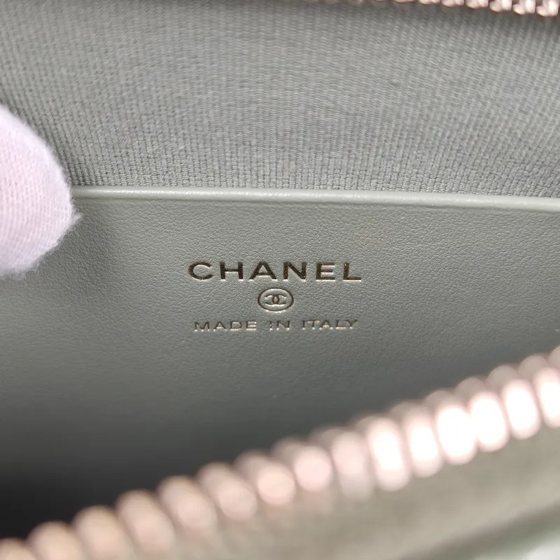 Chanel Crossbody Bag Green Grained Calfskin One Size 21 × 5 × 12 cm — detail view 7 of 12