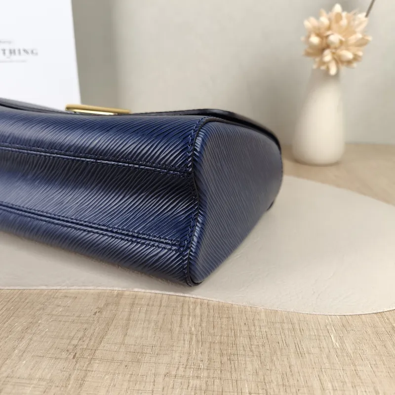 Louis Vuitton Crossbody Bag Twist Blue Epi Embossed Calfskin Medium23 × 9.5 × 17 cm — detail view 5 of 11