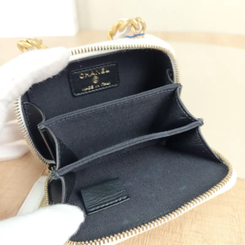 Chanel Crossbody Bag Camera Bag Box Crossbody Bag White Lambskin One Size11 × 4 × 7 cm — detail view 8 of 12
