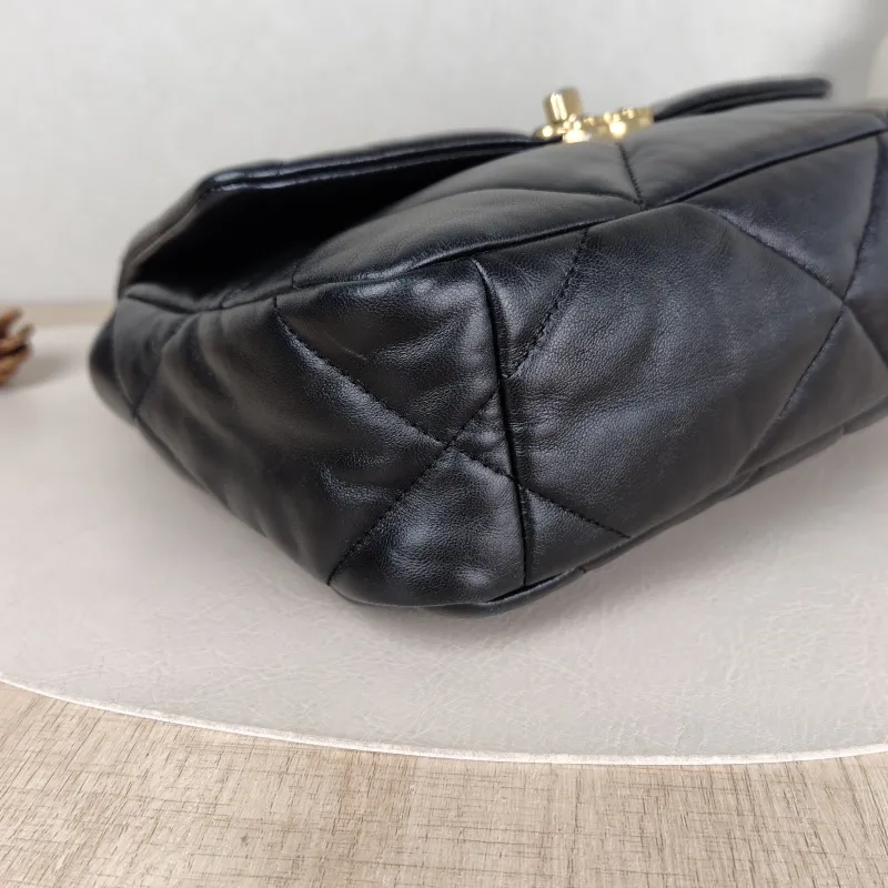 Chanel Crossbody Bag 19Bag Black SL ambskin Small 26 × 9 × 16 cm — detail view 12 of 15
