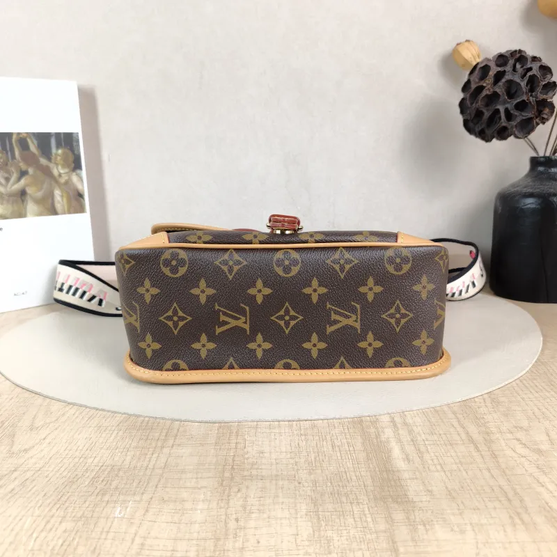 Louis Vuitton Crossbody Bag Diane Baguette Bag Shoulder Strap PVC Small24 × 9 × 15 cm — cover view 3 of 5