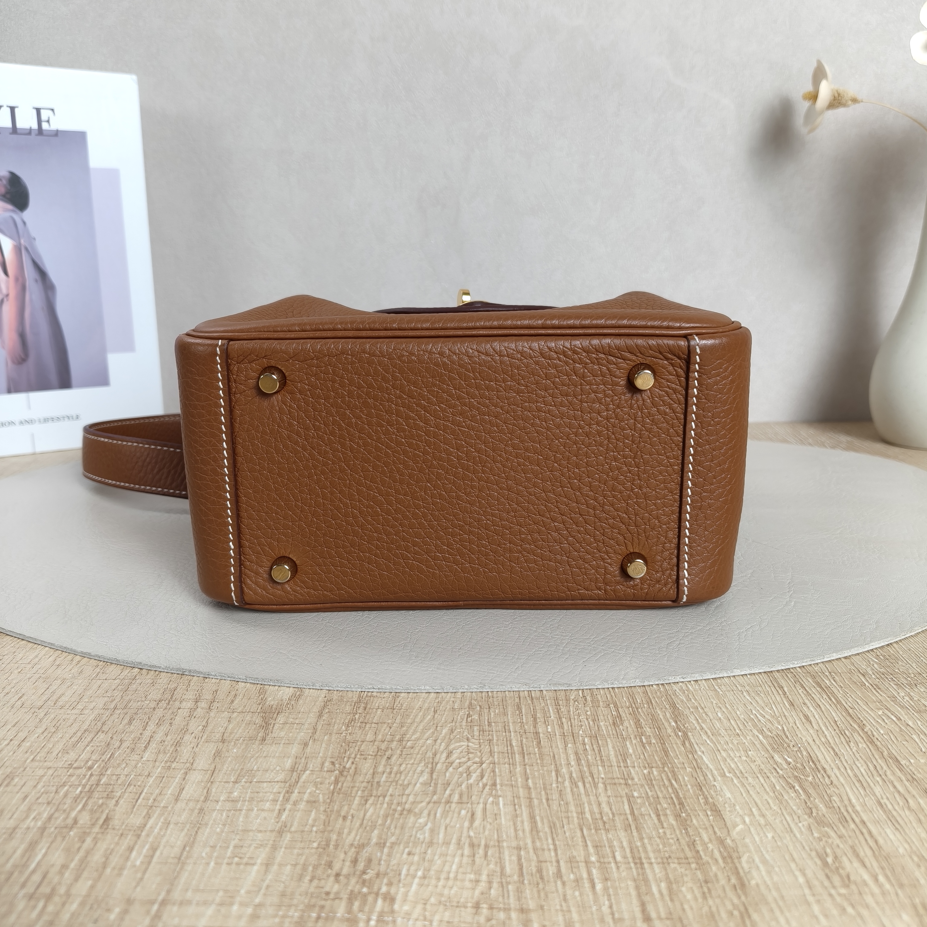 Hermès Shoulder Bag Lindy Mini 19 Clemence Taurillon TC Calfskinmini19 × 9 × 13 cm — cover view 4 of 12