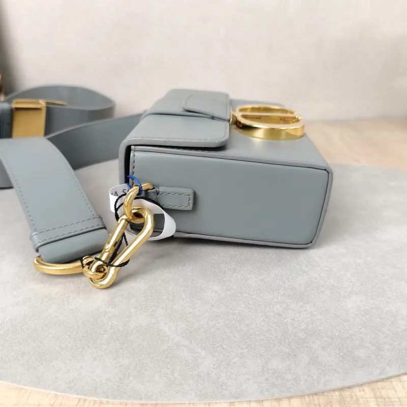 DIOR Crossbody Bag30Montaigne 30 Box Box Grey Calfskinmini17.5 × 5 × 11.5 cm — detail view 9 of 17