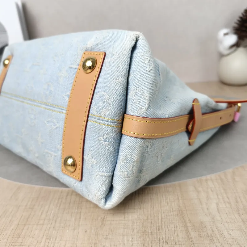 Louis Vuitton Crossbody Bag Carryall Blue Small29 × 12 × 24 cm — detail view 4 of 19