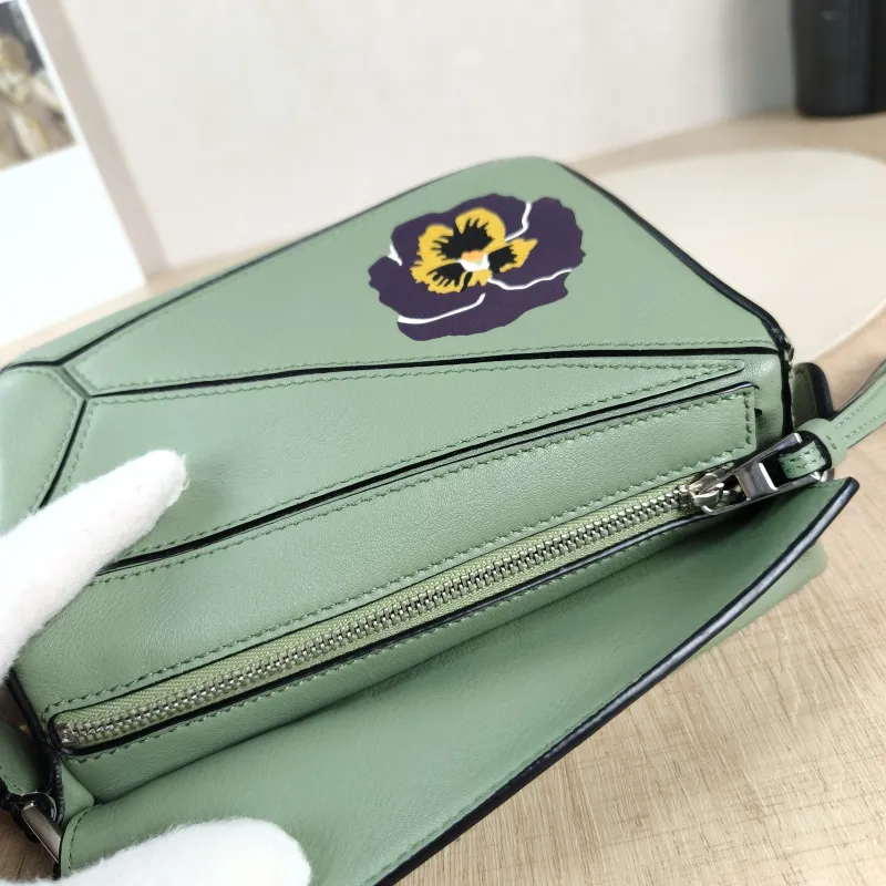LOEWE Crossbody Bag Puzzle Green Calfskin Mini 18 × 8 × 12.5 cm — detail view 10 of 12