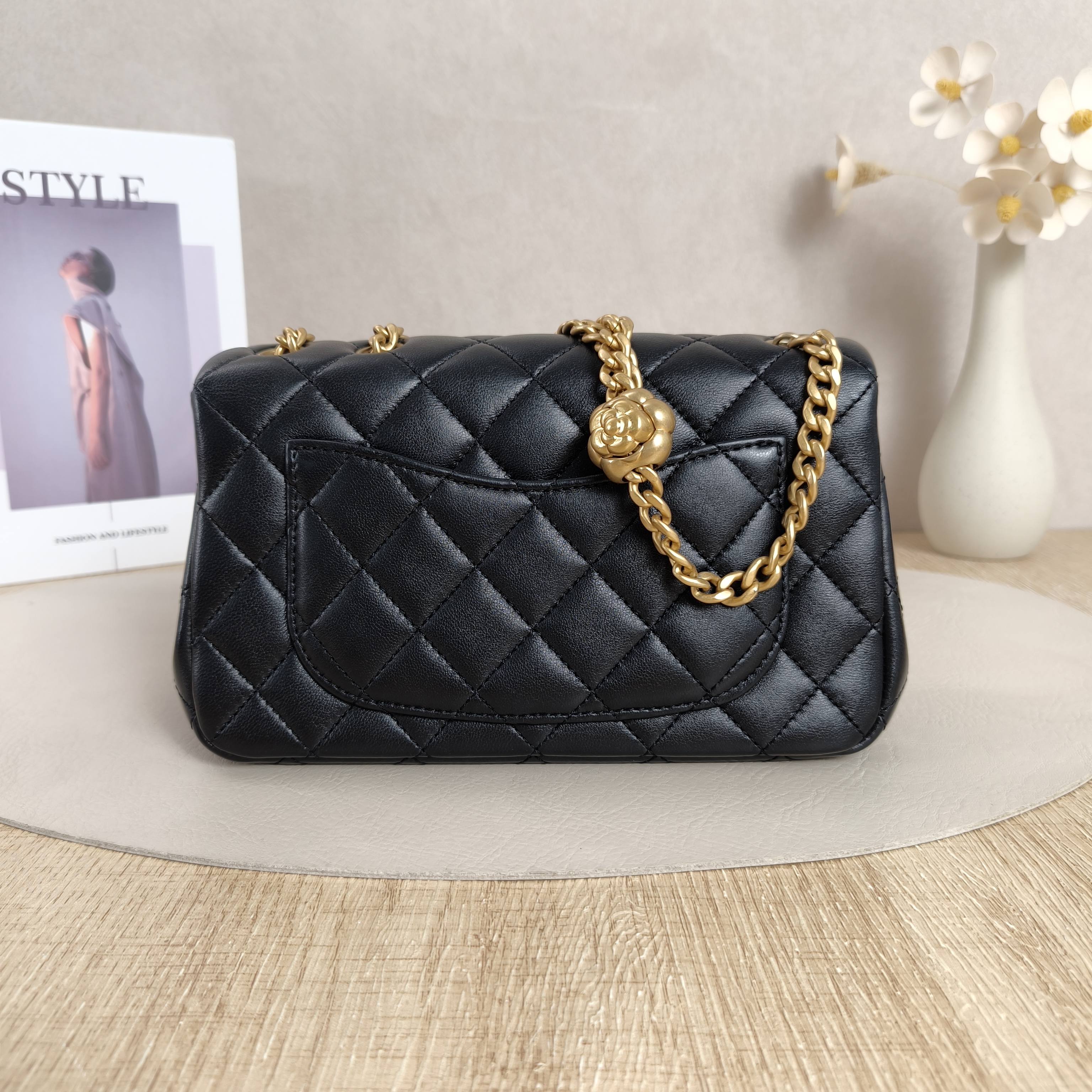 Chanel Crossbody Bag23s mini Black Lambskin mini21 × 8 × 13 cm — cover view 3 of 11