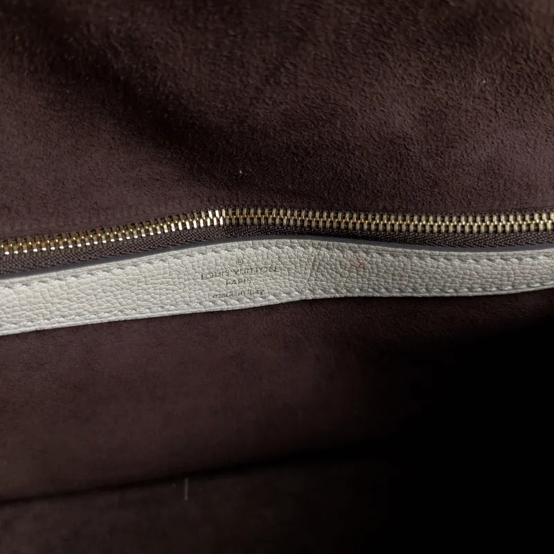 Louis Vuitton Crossbody Bag Diane Baguette Bag White Monogram Empreinte Embossed Calfskin Small 24 × 9 × 15 cm — detail view 7 of 12