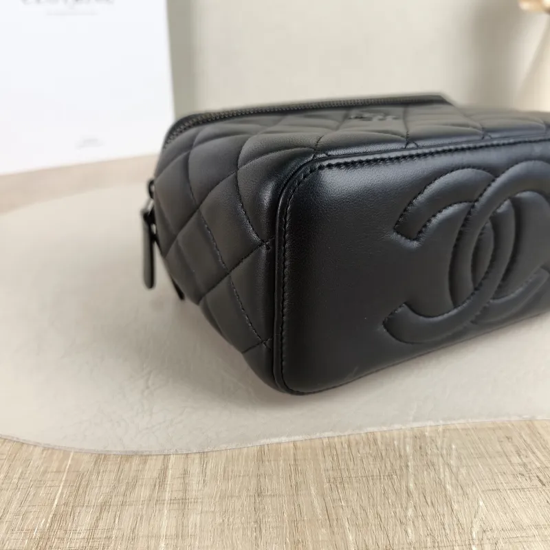 Chanel Crossbody Bag Edition Black Lambskin Mini 16 × 8 × 9.5 cm — detail view 10 of 12