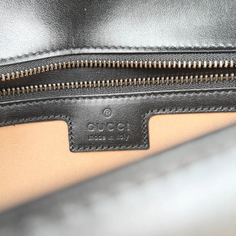 GUCCI Crossbody Bag GG Marmont Medium Marmont 26 Black CC alfskin Medium 26 × 7 × 15 cm — detail view 5 of 13