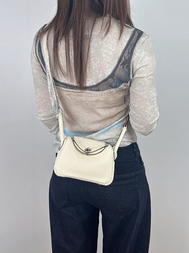 Hermès Crossbody Bag Lindy Mini 19I2 TC Calfskinmini19 × 9.5 × 13 cm — on-model view 2 of 2