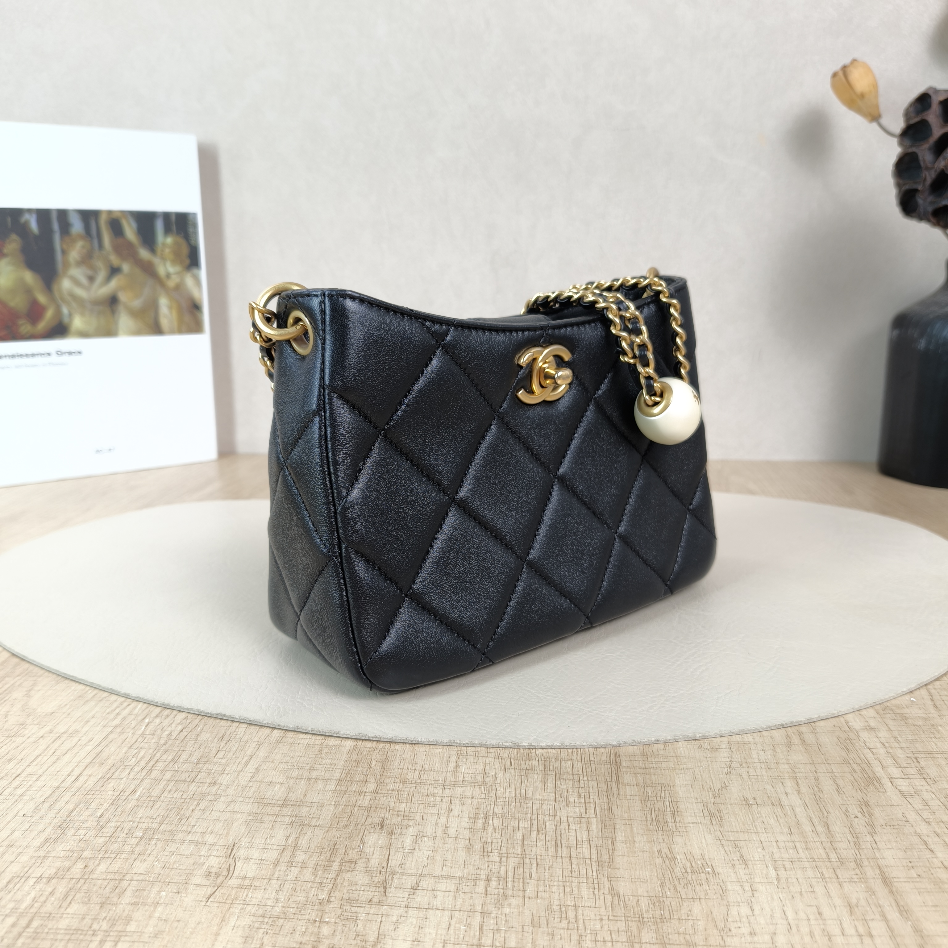 Chanel Shoulder Bag24s Gabrielle Bag Black Lambskin One Size20 × 9 × 14 cm — cover view 4 of 6