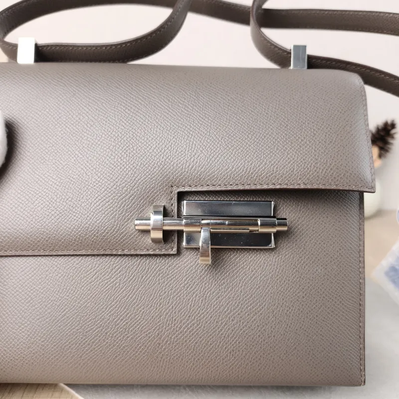 Hermès Crossbody Bag Verrou 23 Epsom Calfskin One Size 23 × 7 × 18 cm — detail view 10 of 13