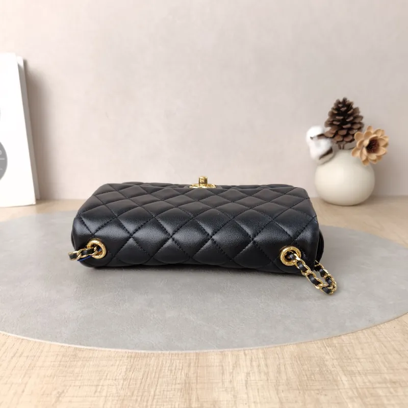 Chanel Crossbody Bag24b Crossbody Bag Black Lambskin One Size20 × 5 × 14 cm — detail view 10 of 14