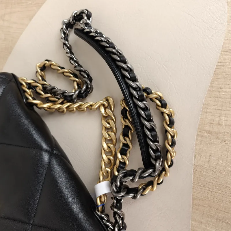 Chanel Crossbody Bag 19Bag Black SL ambskin Small 26 × 9 × 16 cm — detail view 4 of 13