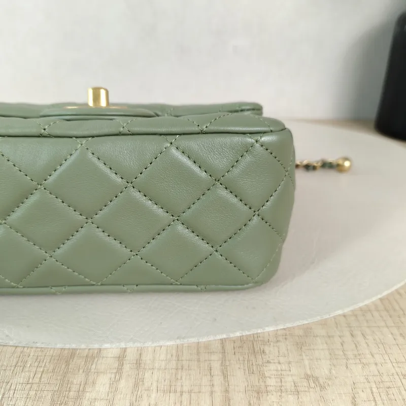 Chanel Crossbody Bag Lambskin One Size 17 × 8 × 13.5 cm — detail view 1 of 12