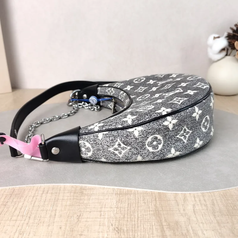 Louis Vuitton Crossbody Bag Loop Grey Small 23 × 6 × 13 cm — detail view 9 of 12