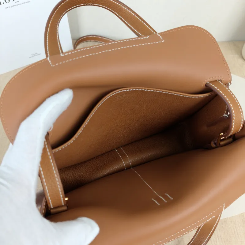 Hermès Shoulder Bag Halzan 25 Brown Saddle Leather Small25 × 8 × 17 cm — detail view 9 of 9