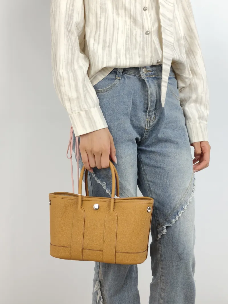 Hermès Top Handle Bag Neo Garden 23 Mini 2S Negonda Calfskin Mini 23 × 10 × 16 cm G — on-model view 1 of 2