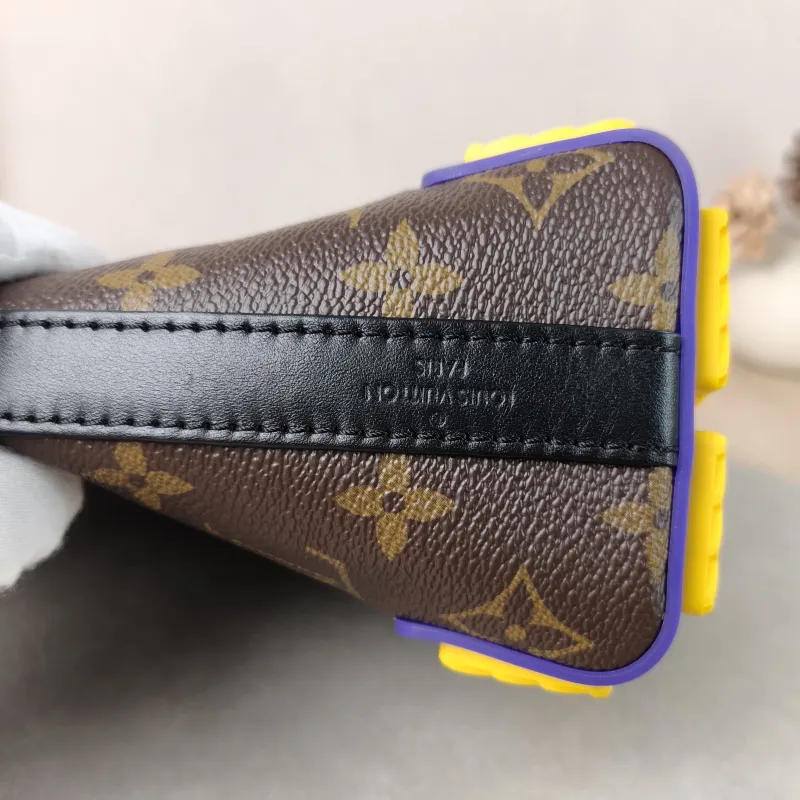 Louis Vuitton Crossbody Bag Cruiser Messenger Bag Monogram PVC One Size16.5 × 10 × 24 cm — detail view 2 of 12