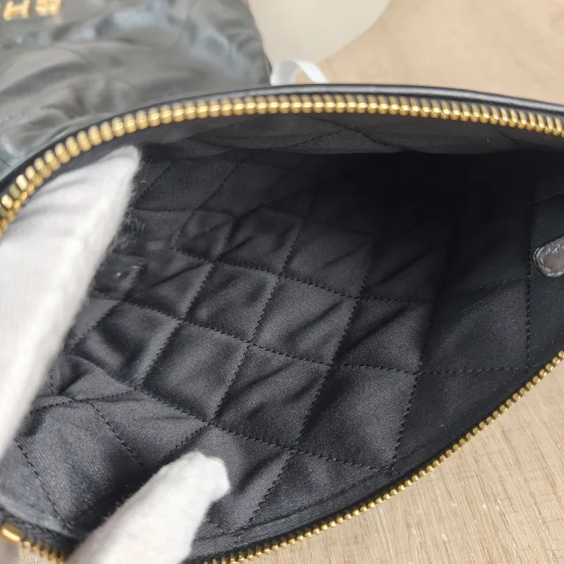 Chanel Shoulder Bag 22Bag Black CC alfskin Small 35 × 7 × 37 cm — detail view 1 of 12