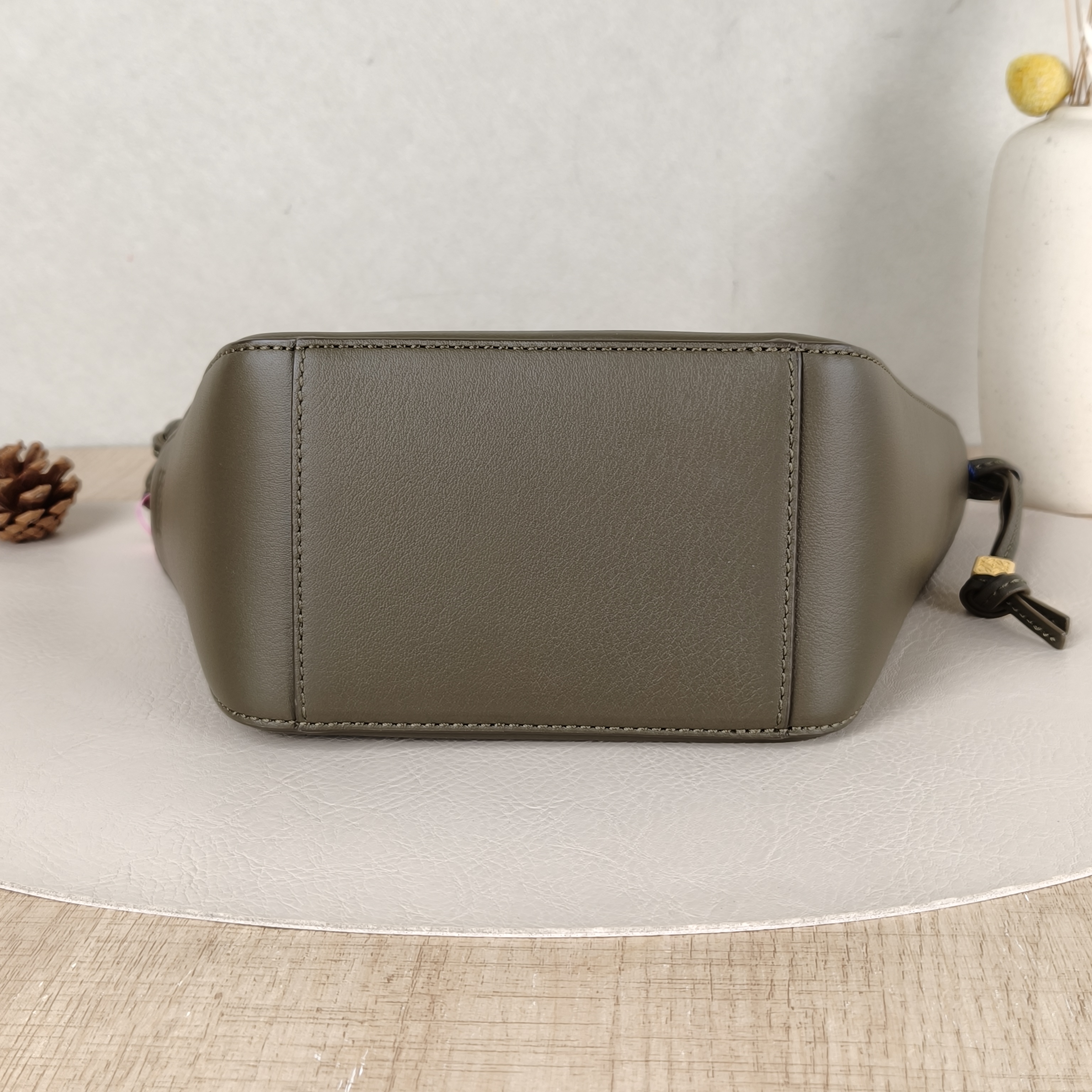 LOEWE Shoulder Bag Hammock hobo Green Calfskinmini28 × 9.5 × 17 cm — cover view 5 of 5